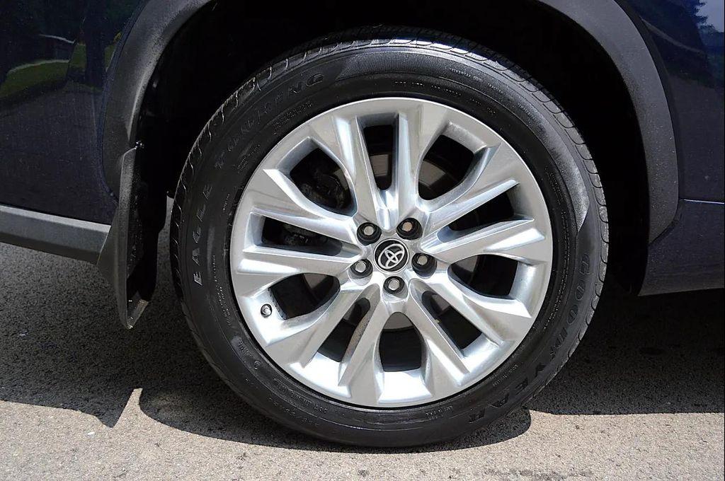 used 2022 Toyota Highlander car, priced at $40,450