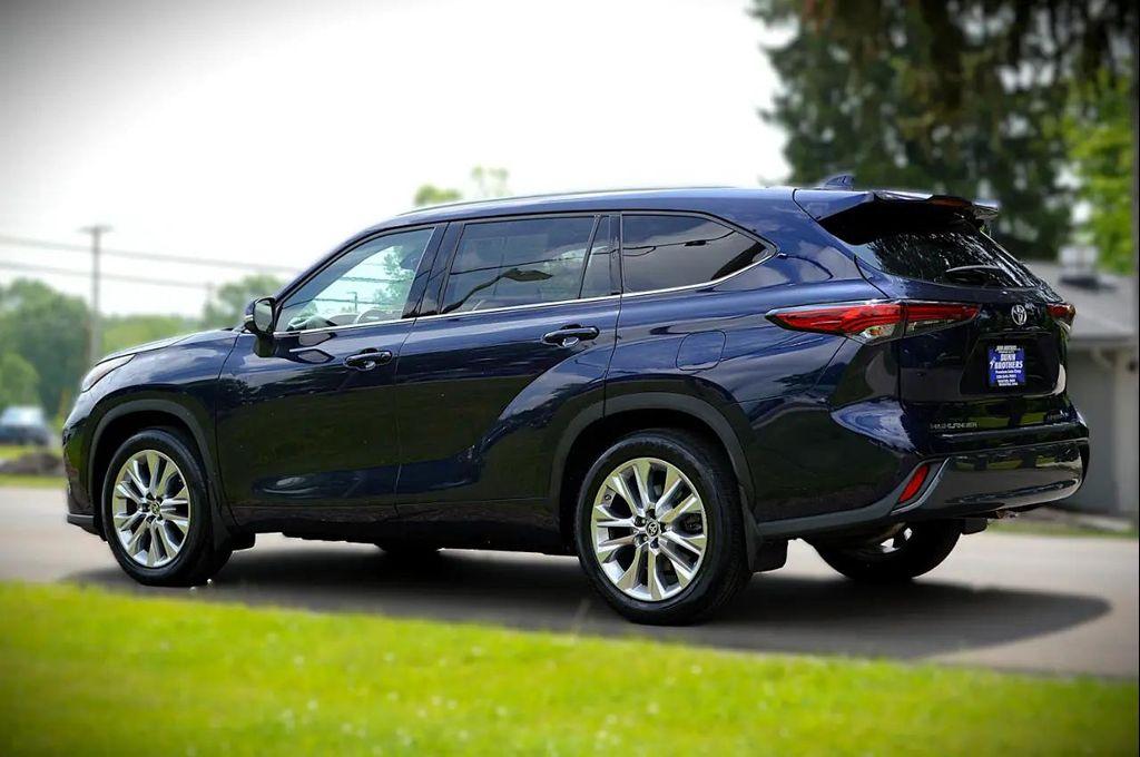 used 2022 Toyota Highlander car, priced at $40,450