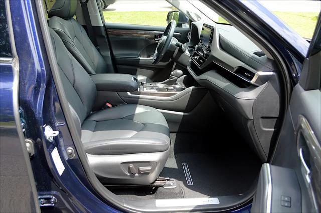 used 2022 Toyota Highlander car, priced at $40,950