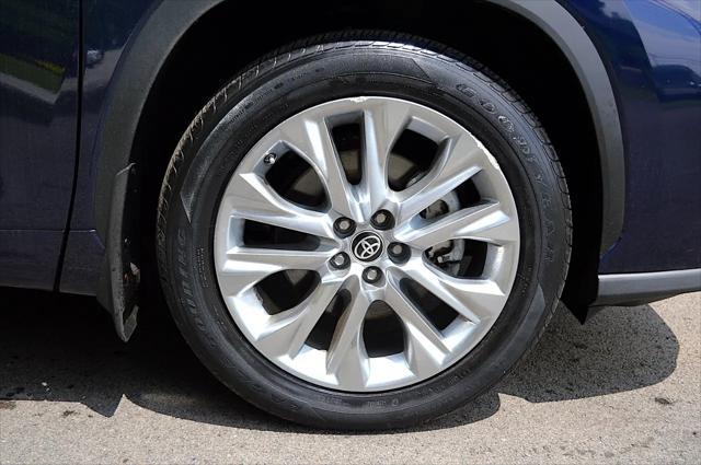 used 2022 Toyota Highlander car, priced at $40,950