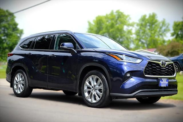 used 2022 Toyota Highlander car, priced at $40,950