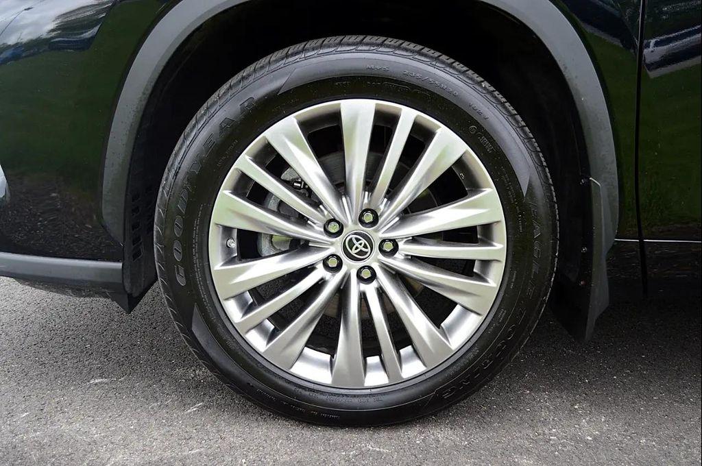 used 2023 Toyota Highlander car, priced at $39,950