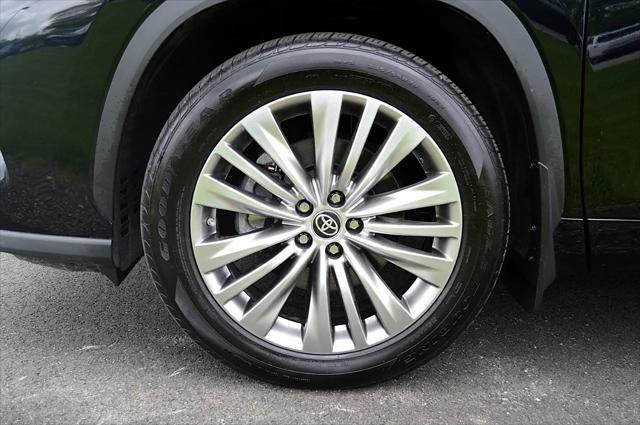 used 2023 Toyota Highlander car, priced at $43,950