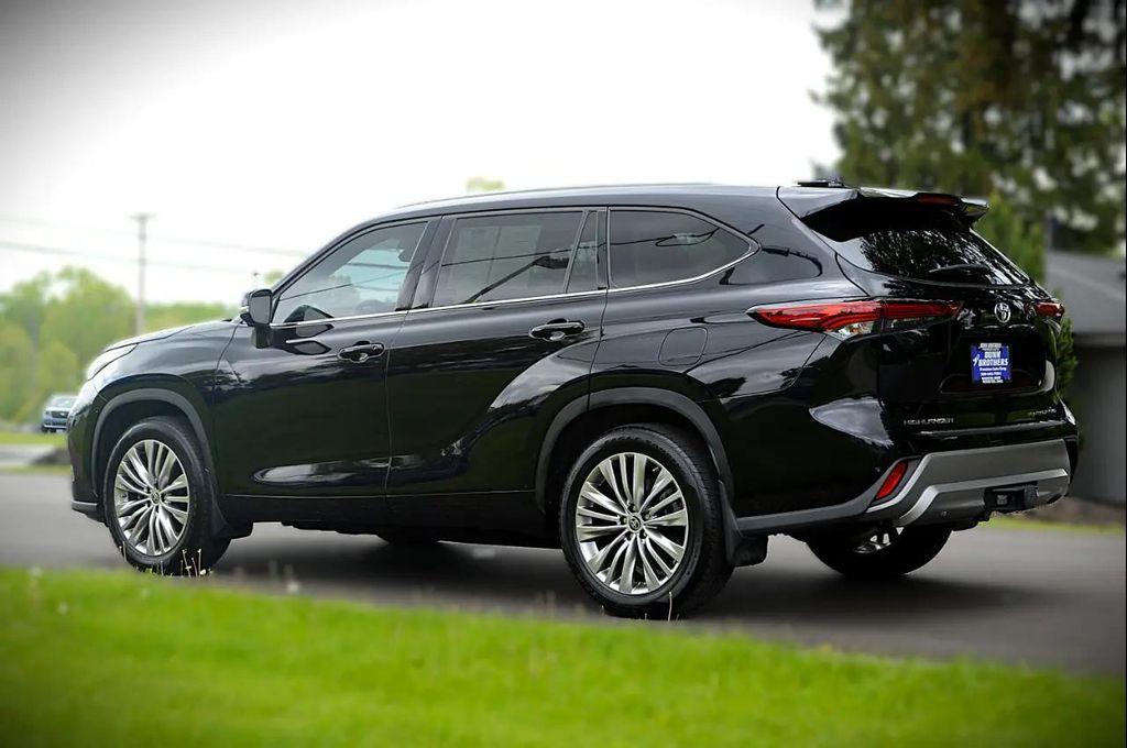 used 2023 Toyota Highlander car, priced at $39,950