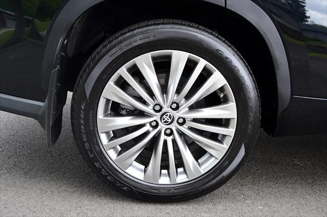used 2023 Toyota Highlander car, priced at $43,950