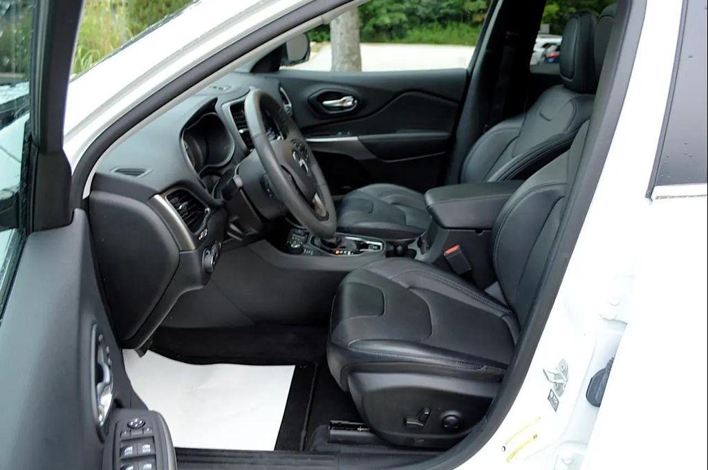used 2022 Jeep Cherokee car, priced at $28,950