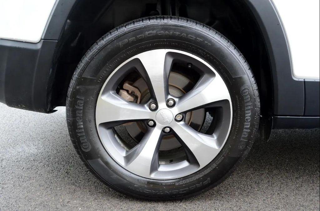 used 2022 Jeep Cherokee car, priced at $28,950