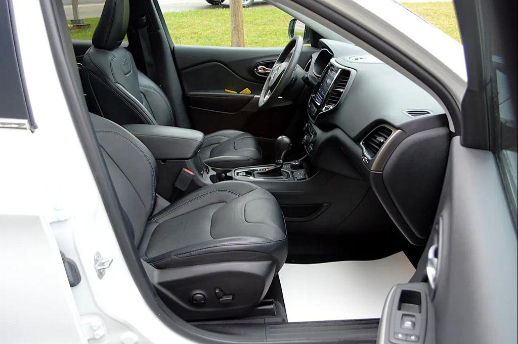 used 2022 Jeep Cherokee car, priced at $28,950