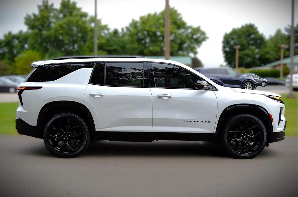 used 2024 Chevrolet Traverse car, priced at $54,950