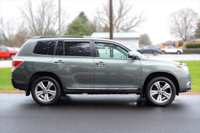 used 2013 Toyota Highlander car, priced at $10,950