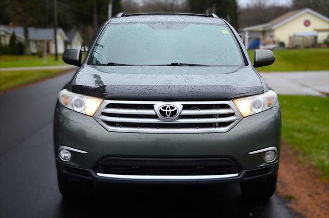 used 2013 Toyota Highlander car, priced at $10,950