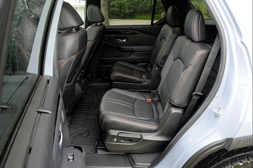 used 2025 Honda Pilot car, priced at $42,250