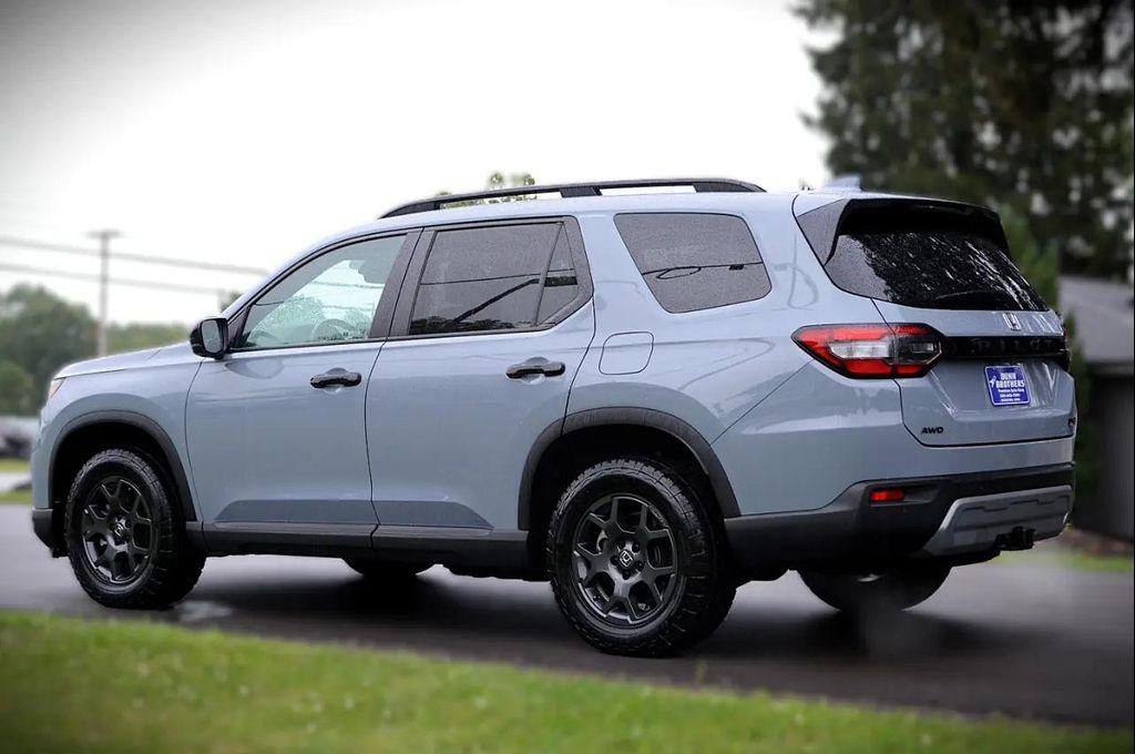 used 2025 Honda Pilot car, priced at $42,250