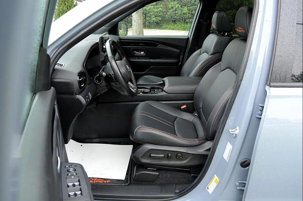 used 2025 Honda Pilot car, priced at $42,250