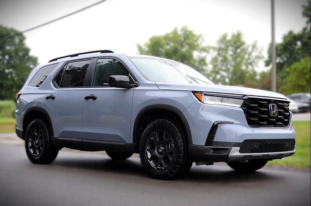 used 2025 Honda Pilot car, priced at $42,250