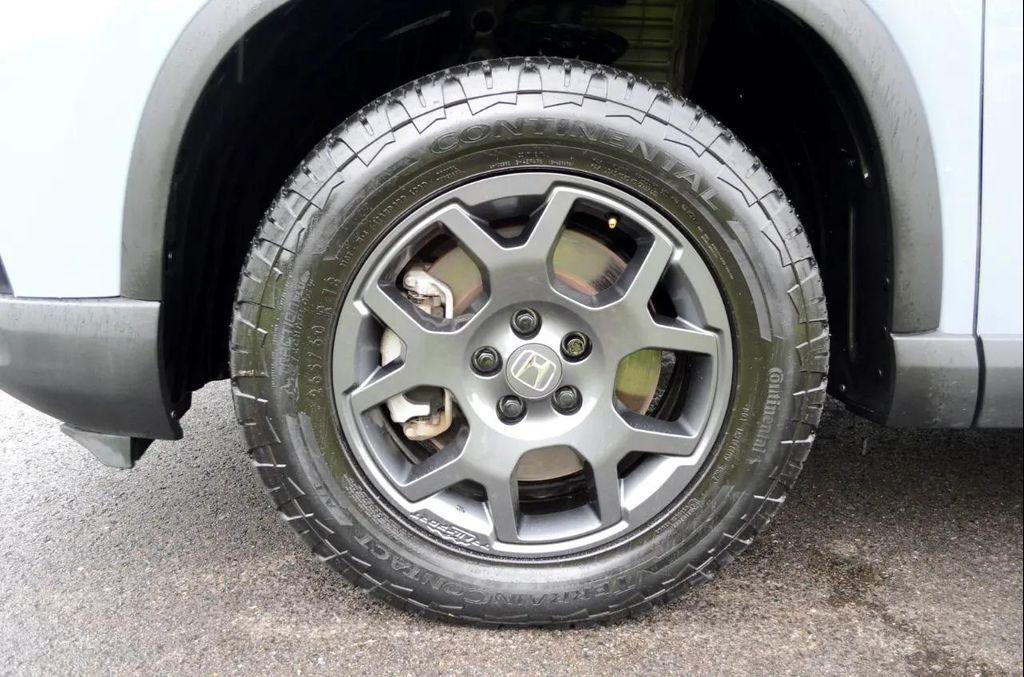 used 2025 Honda Pilot car, priced at $42,250