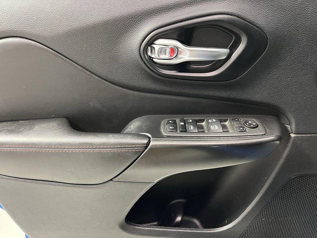 used 2022 Jeep Cherokee car, priced at $24,995