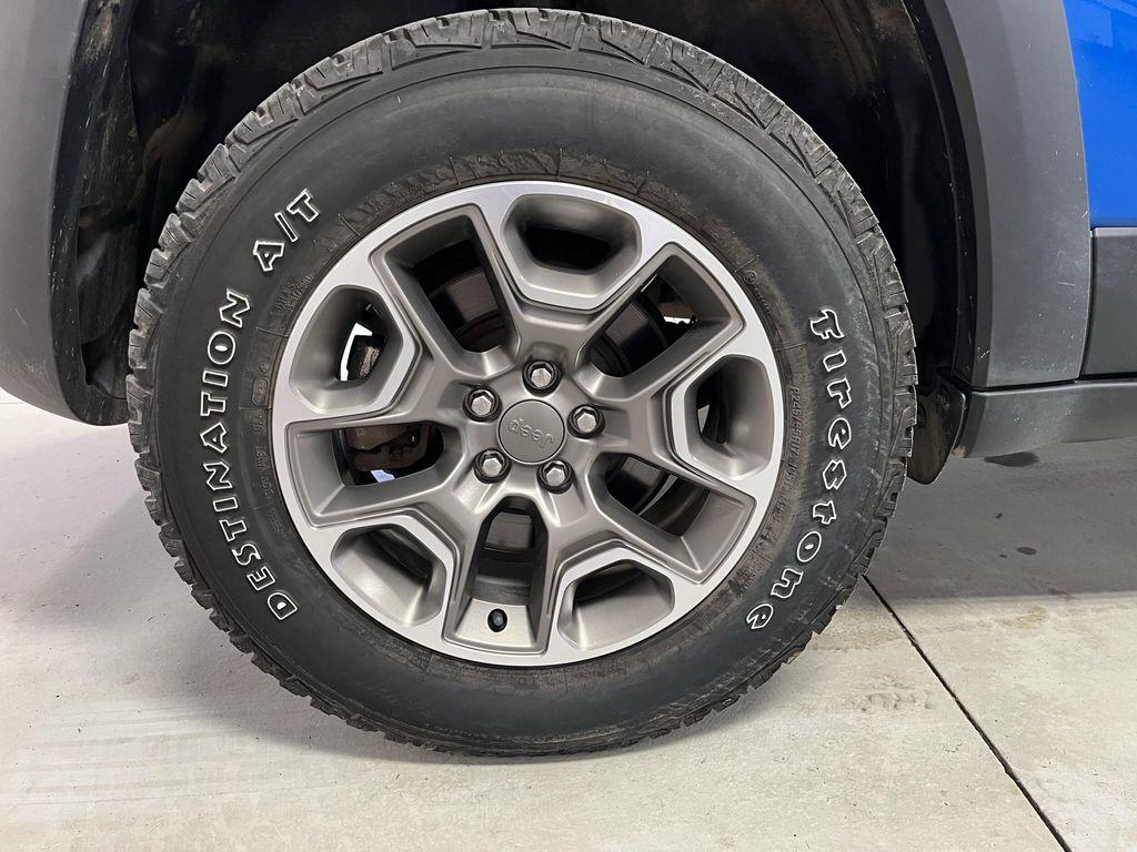 used 2022 Jeep Cherokee car, priced at $24,995