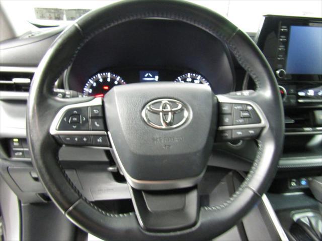 used 2022 Toyota Highlander car, priced at $32,495