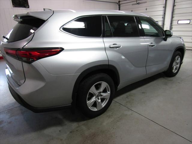 used 2022 Toyota Highlander car, priced at $32,495