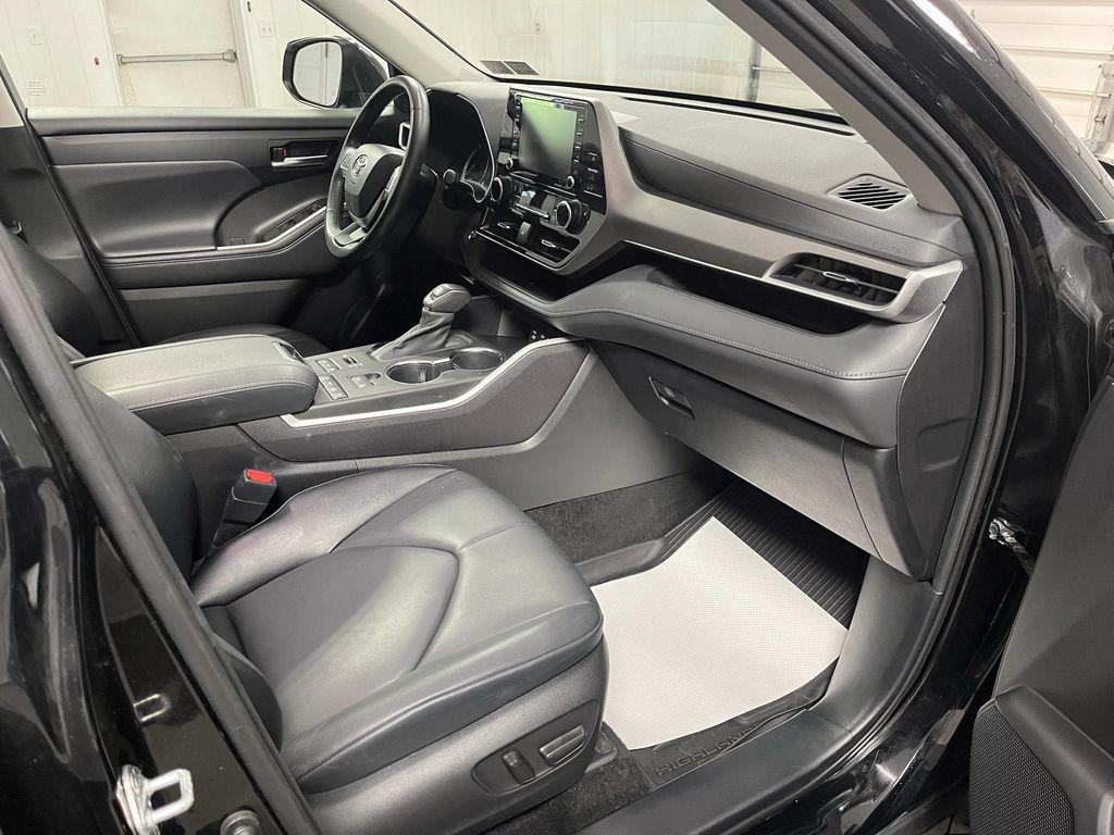 used 2022 Toyota Highlander car, priced at $35,995