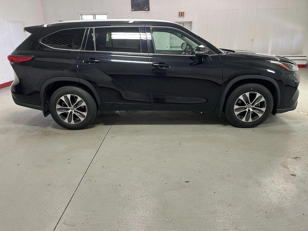 used 2022 Toyota Highlander car, priced at $35,995