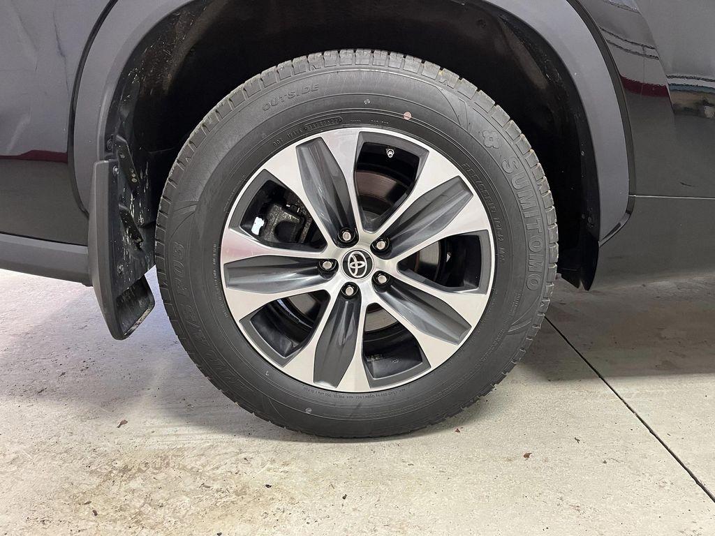 used 2022 Toyota Highlander car, priced at $35,995
