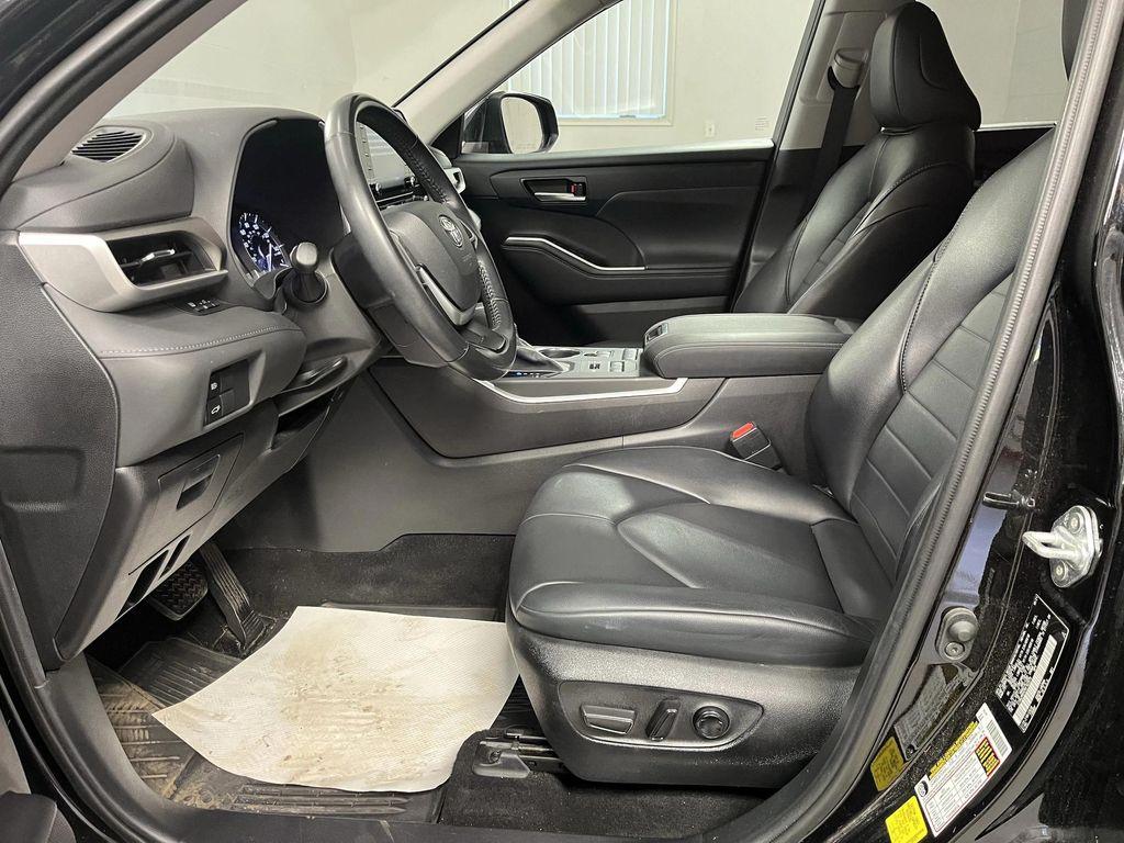 used 2022 Toyota Highlander car, priced at $35,995