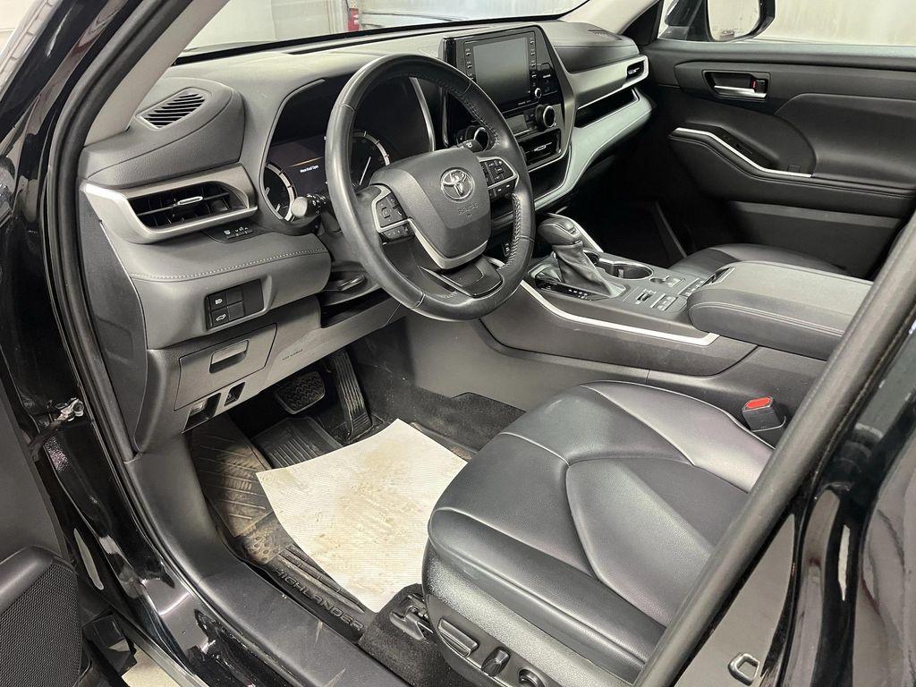 used 2022 Toyota Highlander car, priced at $35,995