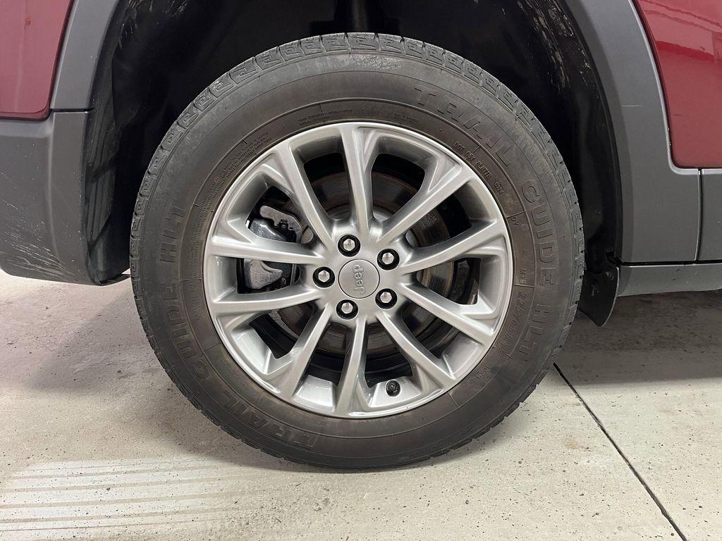 used 2021 Jeep Cherokee car, priced at $21,995