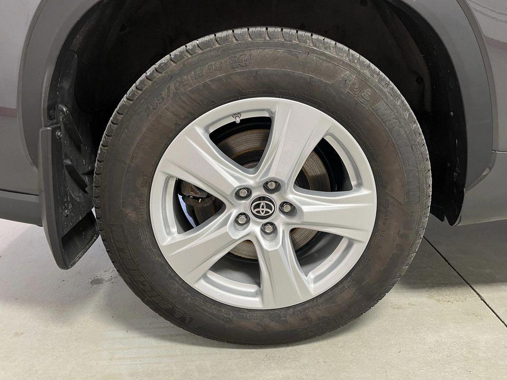 used 2022 Toyota Highlander car, priced at $32,495