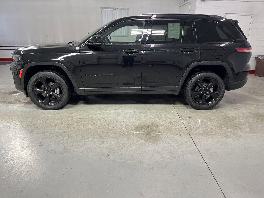 used 2022 Jeep Grand Cherokee car, priced at $28,995