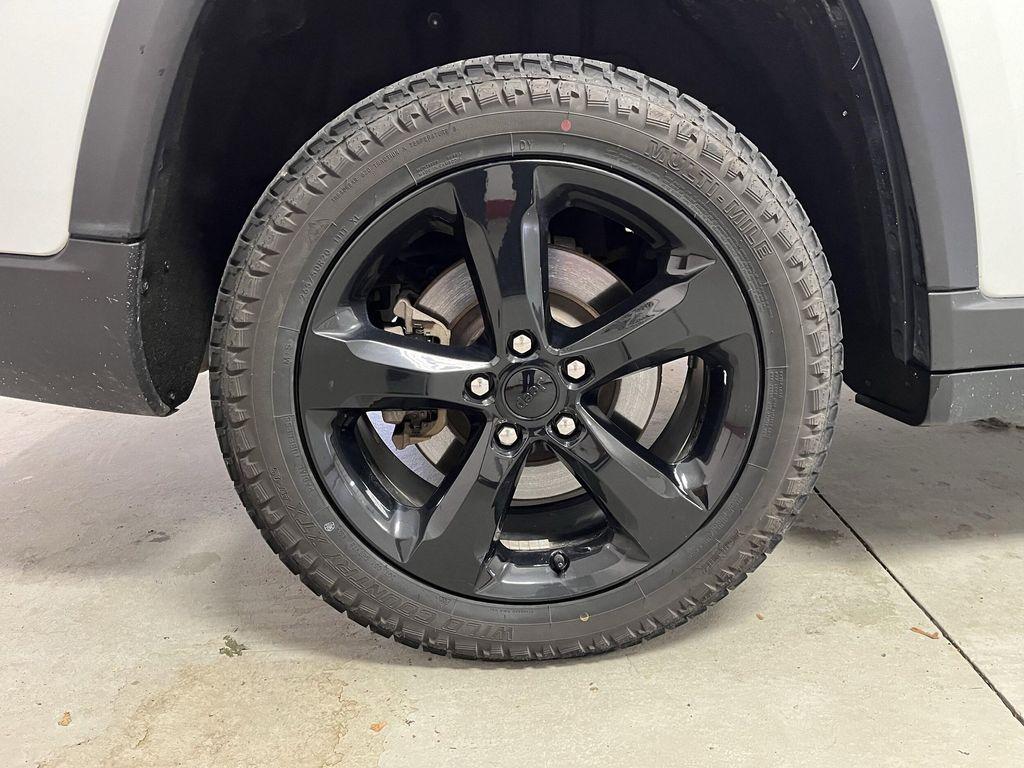 used 2023 Jeep Grand Cherokee L car, priced at $27,495