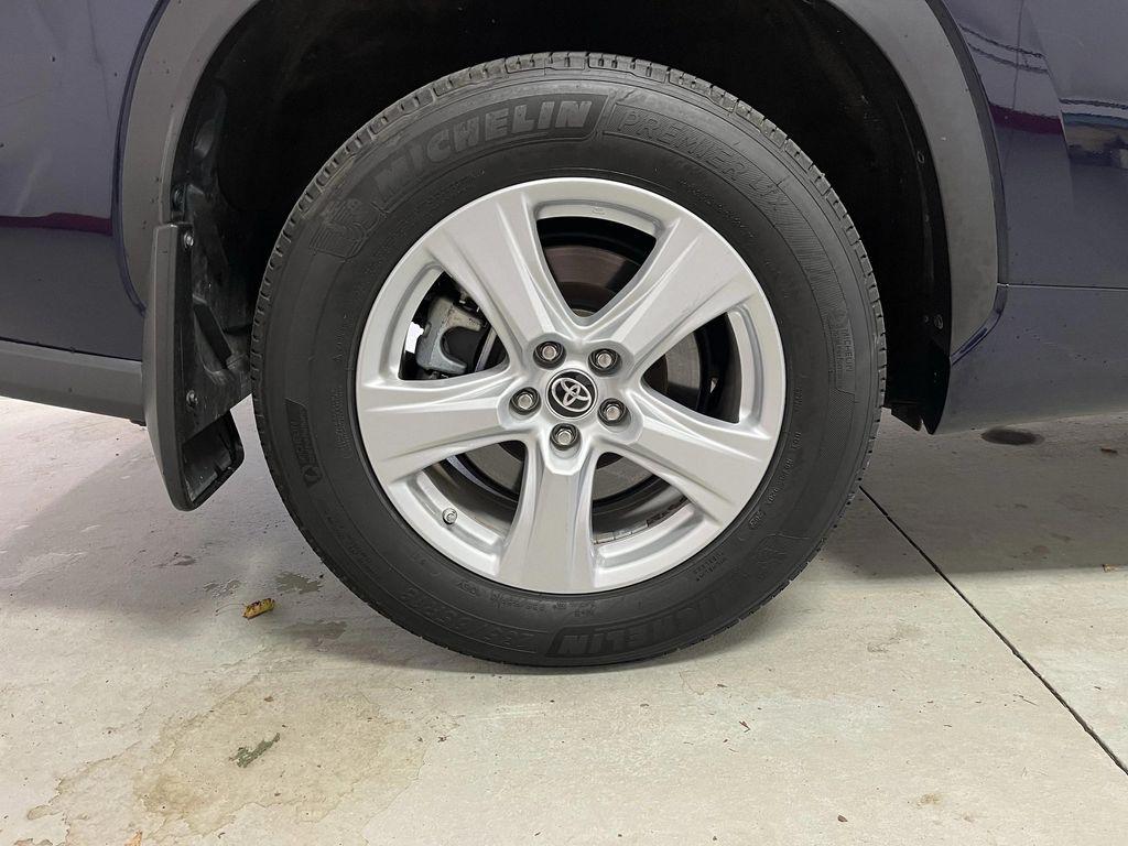 used 2022 Toyota Highlander car, priced at $31,495