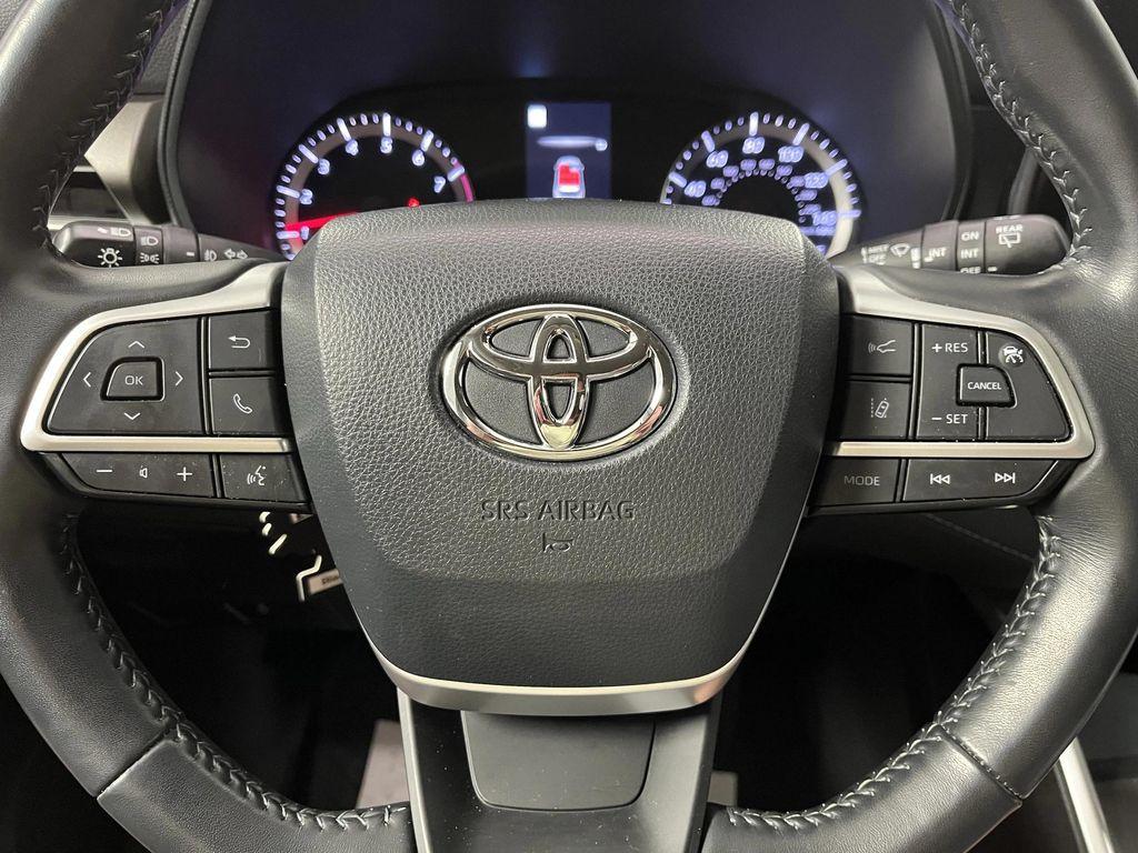 used 2022 Toyota Highlander car, priced at $31,495