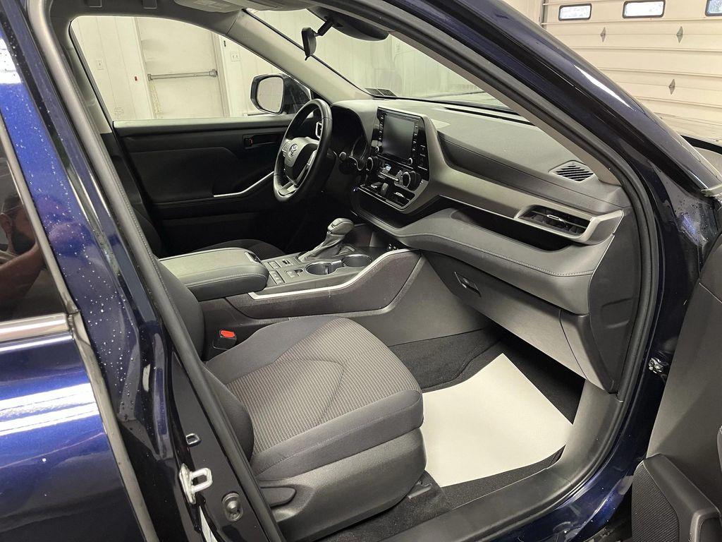 used 2022 Toyota Highlander car, priced at $31,495