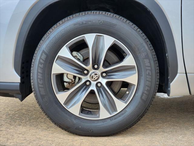 used 2024 Toyota Highlander car, priced at $39,901
