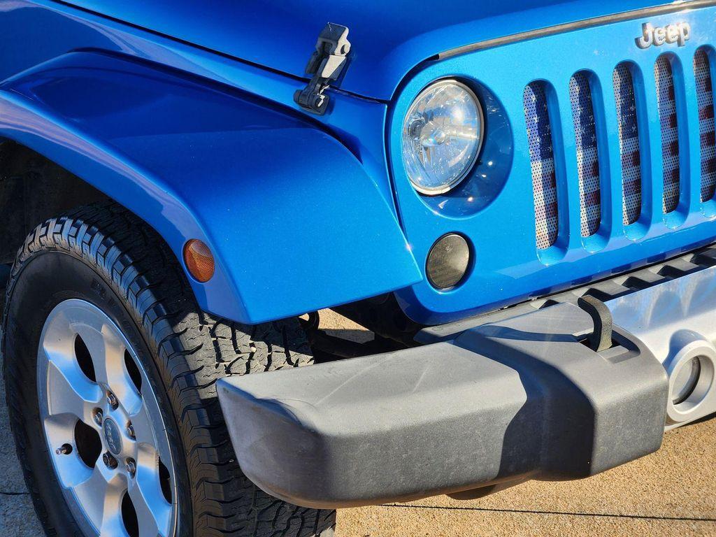 used 2015 Jeep Wrangler Unlimited car, priced at $17,337