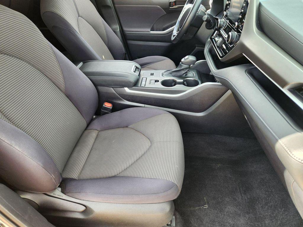 used 2021 Toyota Highlander car, priced at $25,199
