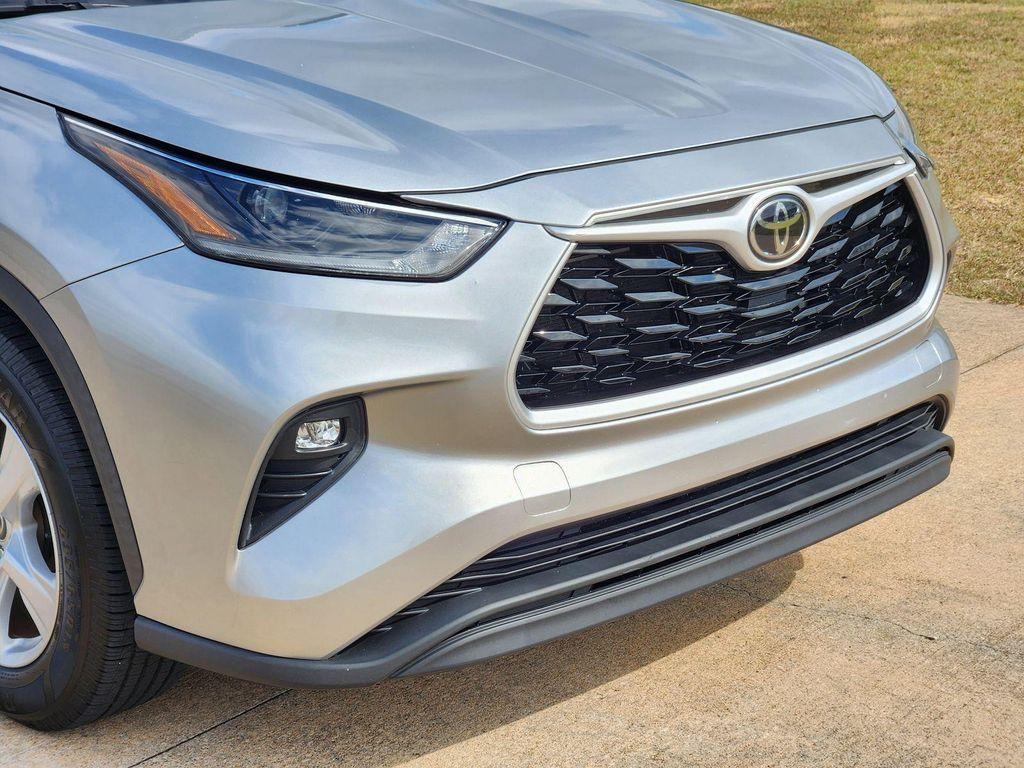 used 2021 Toyota Highlander car, priced at $25,199