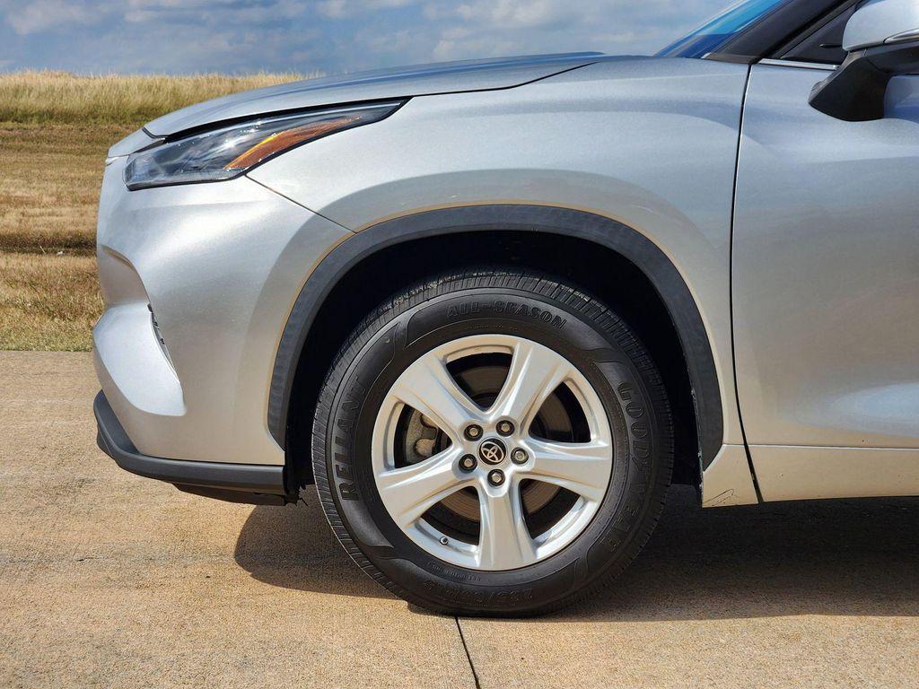 used 2021 Toyota Highlander car, priced at $25,199
