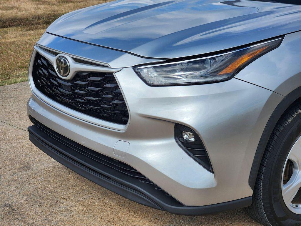 used 2021 Toyota Highlander car, priced at $25,199