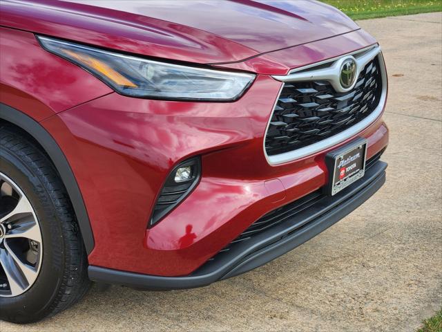 used 2024 Toyota Highlander car, priced at $37,299