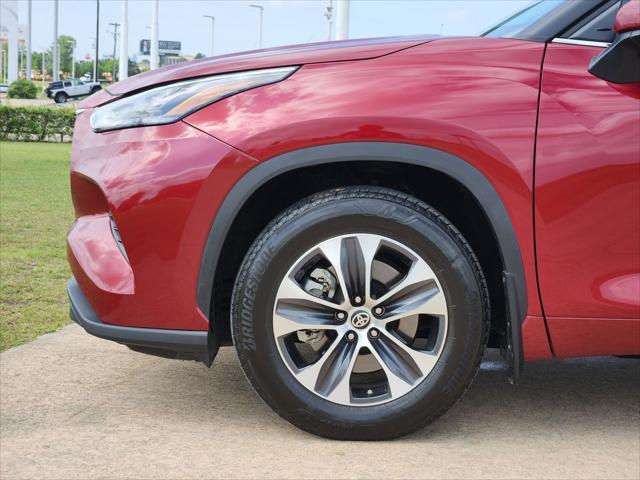 used 2024 Toyota Highlander car, priced at $37,299