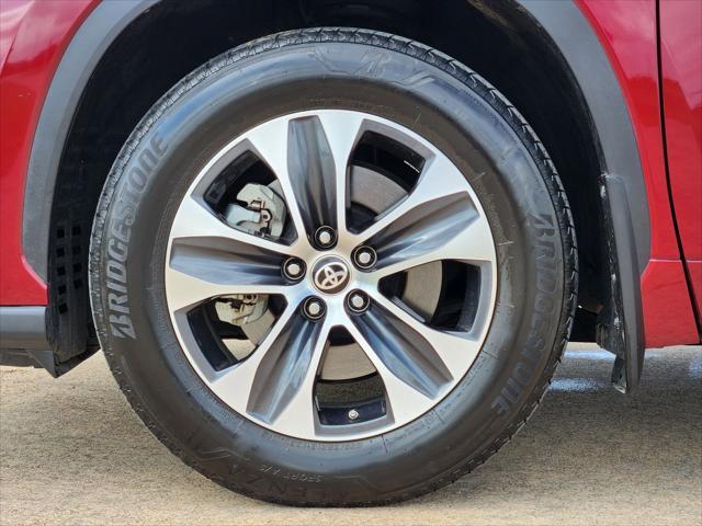 used 2024 Toyota Highlander car, priced at $37,299