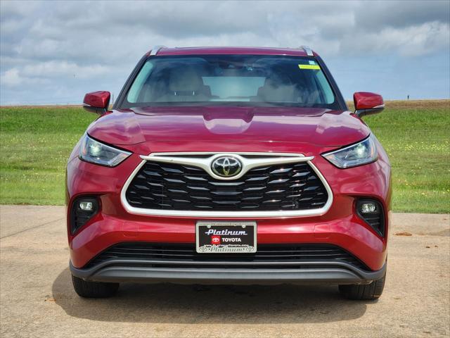 used 2024 Toyota Highlander car, priced at $37,299