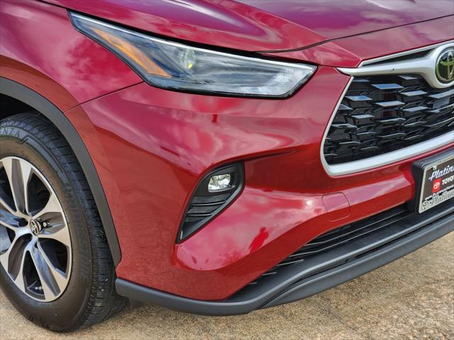 used 2024 Toyota Highlander car, priced at $37,299