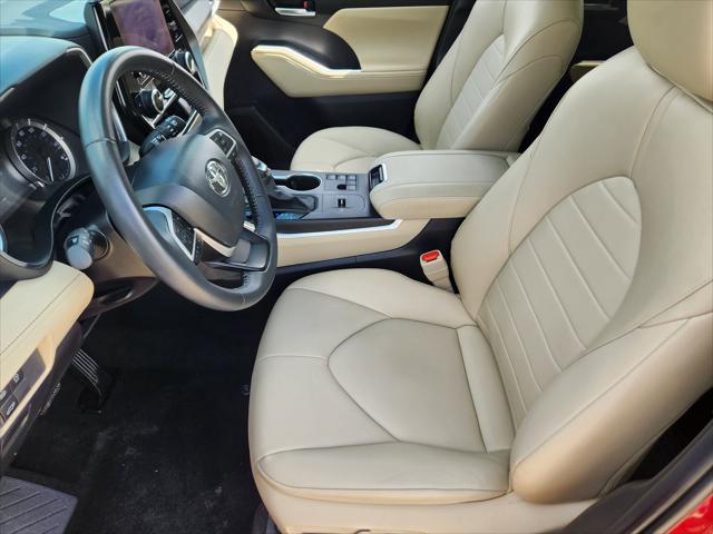 used 2024 Toyota Highlander car, priced at $37,299