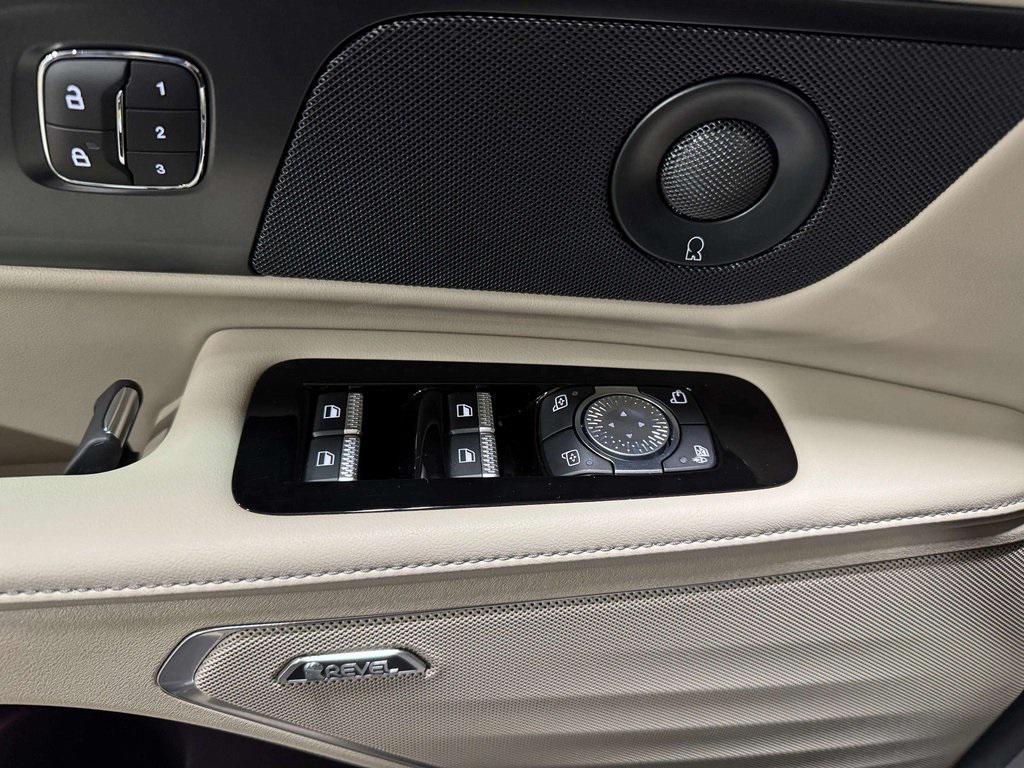 used 2025 Lincoln Nautilus car, priced at $62,995