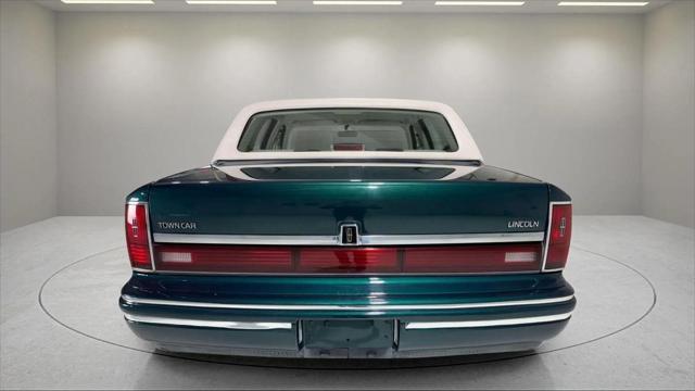 used 1992 Lincoln Town Car car, priced at $11,777